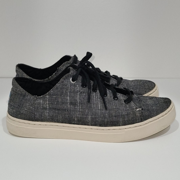 Tom's sneakers - Picture 1 of 3